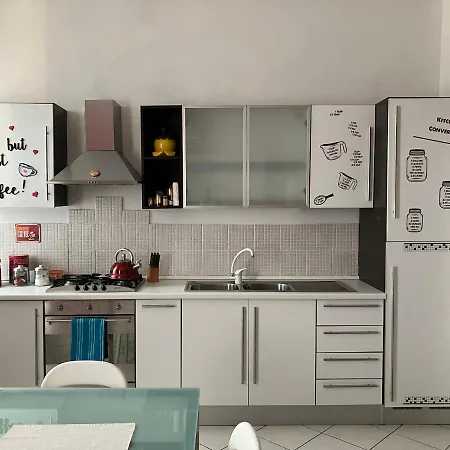 Incantevole A דירה